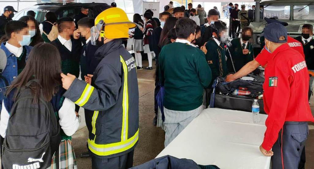 El Cuerpo de Bomberos imparte pláticas a la población en general